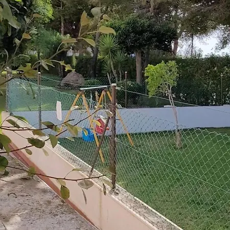Гостьовий будинок Ground Floor With Terrace And Pool *